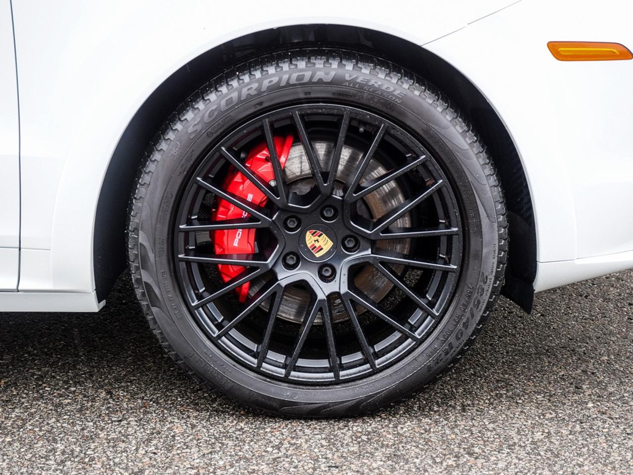 2022 Porsche Cayenne GTS Photo