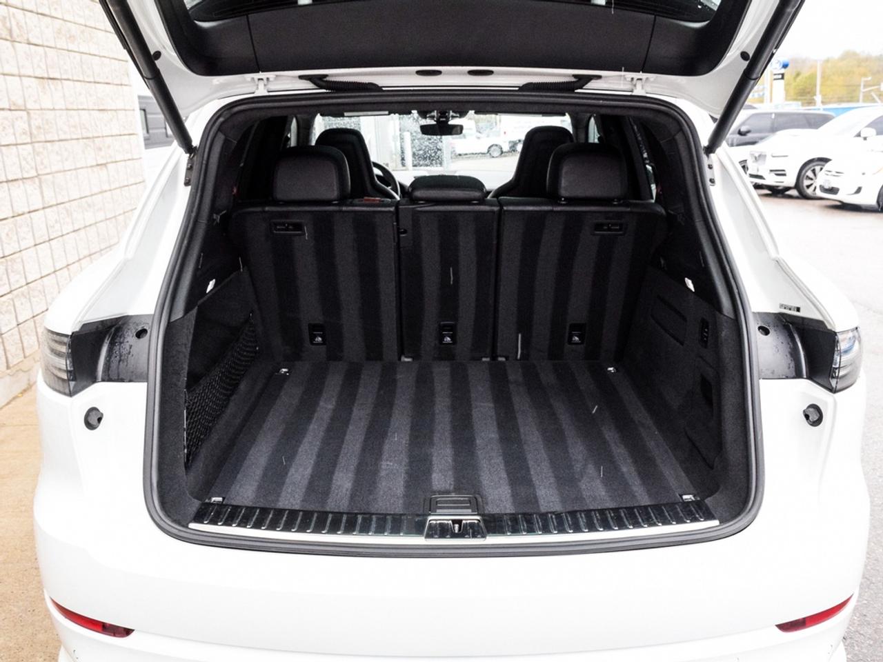 2022 Porsche Cayenne GTS Photo
