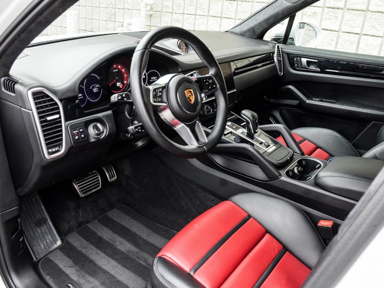 2022 Porsche Cayenne GTS Photo