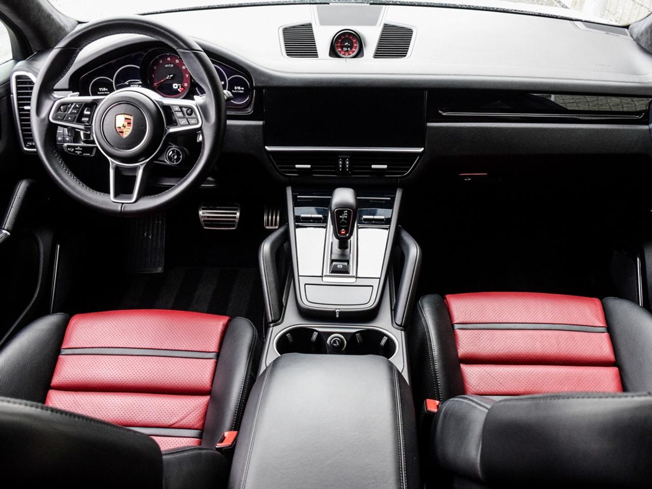 2022 Porsche Cayenne GTS Photo