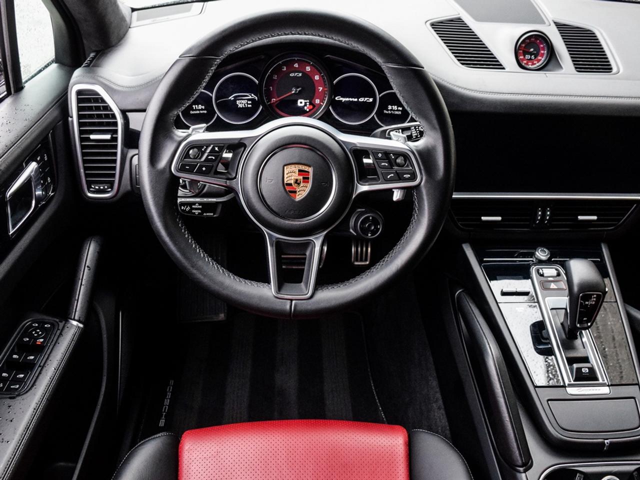 2022 Porsche Cayenne GTS Photo