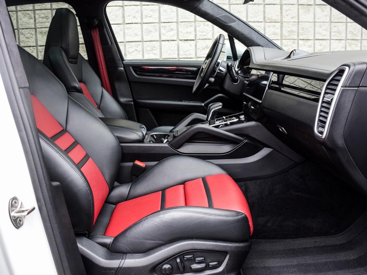 2022 Porsche Cayenne GTS Photo