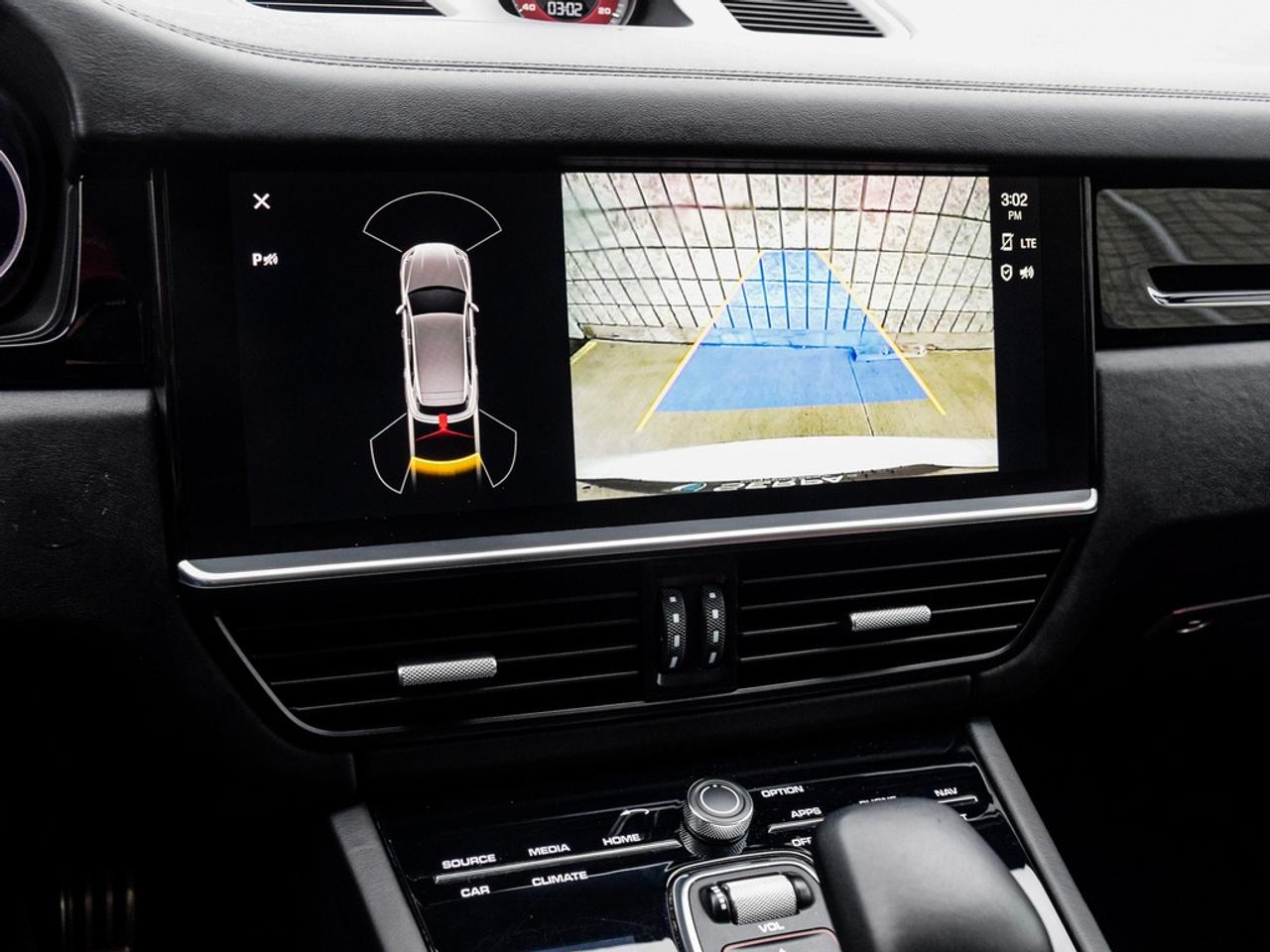 2022 Porsche Cayenne GTS Photo
