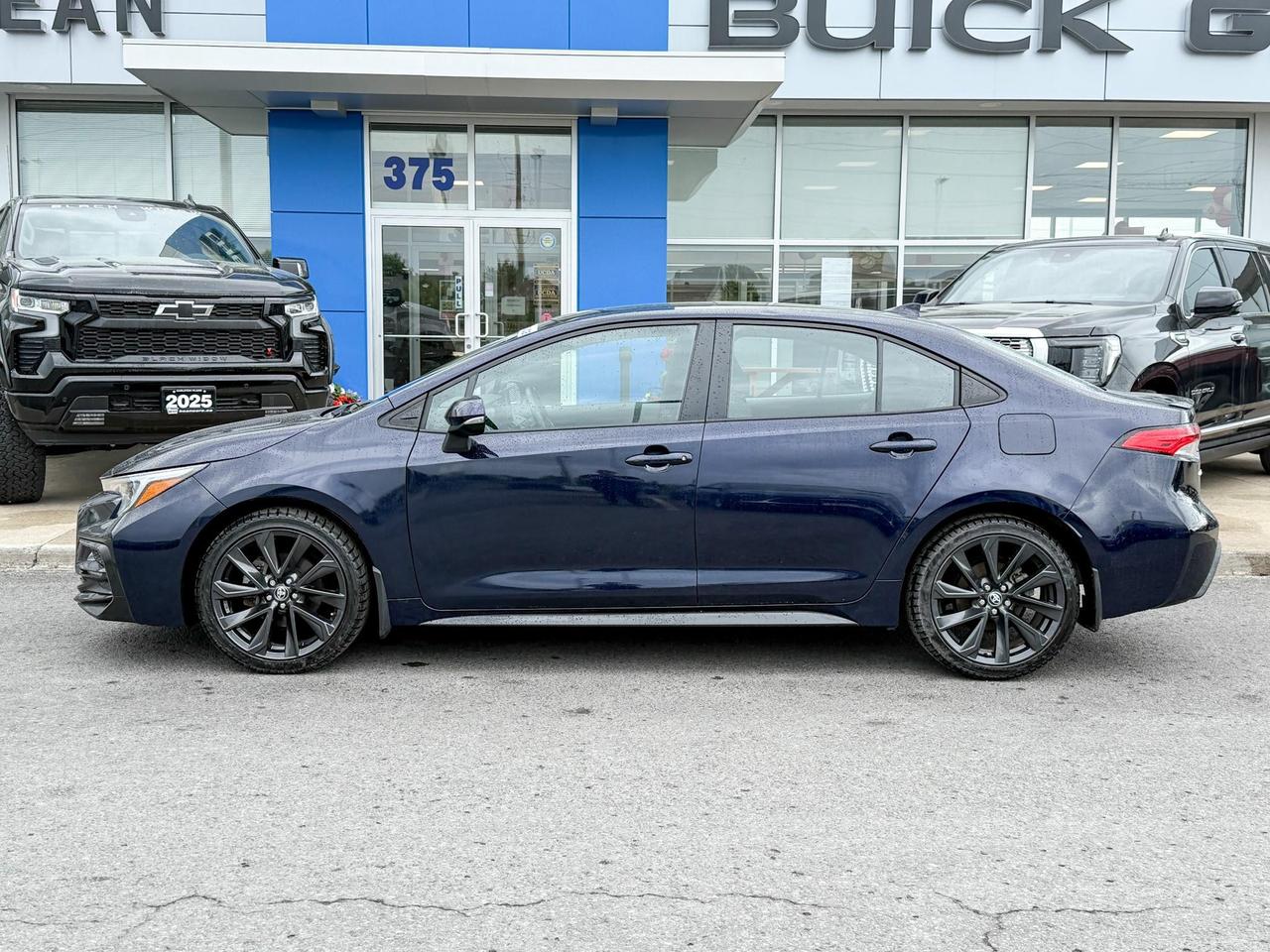 2023 Toyota Corolla 2.0L 4CYL, SE UPGRADE PACKAGE - 18" BLACK ALLOY RIMS, SUNROOF, HEATED LEATHER WRAPPED STEERING WHEEL Photo5