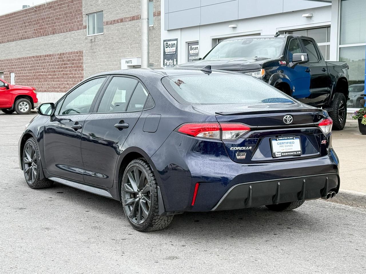 2023 Toyota Corolla 2.0L 4CYL, SE UPGRADE PACKAGE - 18" BLACK ALLOY RIMS, SUNROOF, HEATED LEATHER WRAPPED STEERING WHEEL Photo2