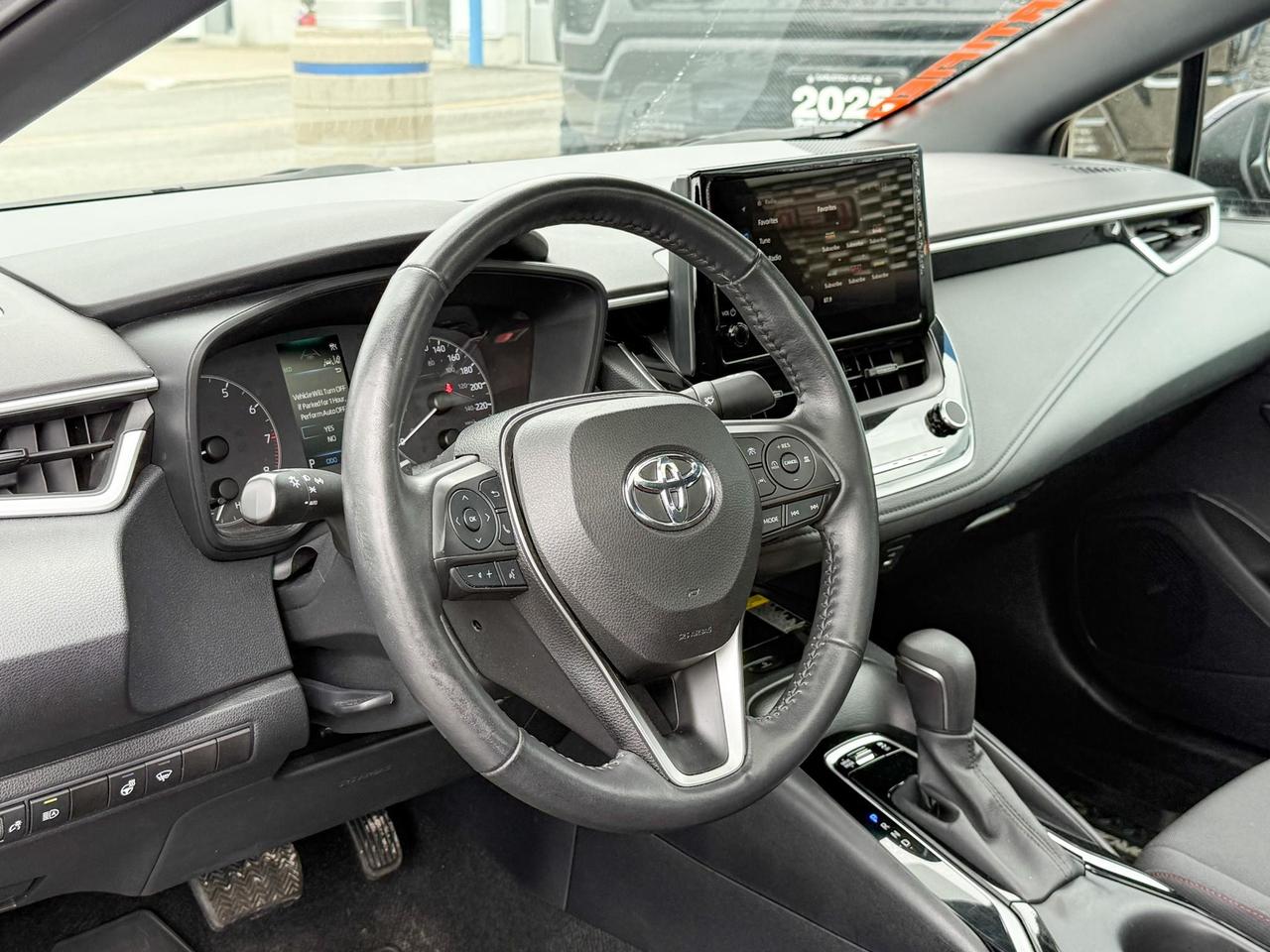 2023 Toyota Corolla 2.0L 4CYL, SE UPGRADE PACKAGE - 18" BLACK ALLOY RIMS, SUNROOF, HEATED LEATHER WRAPPED STEERING WHEEL Photo