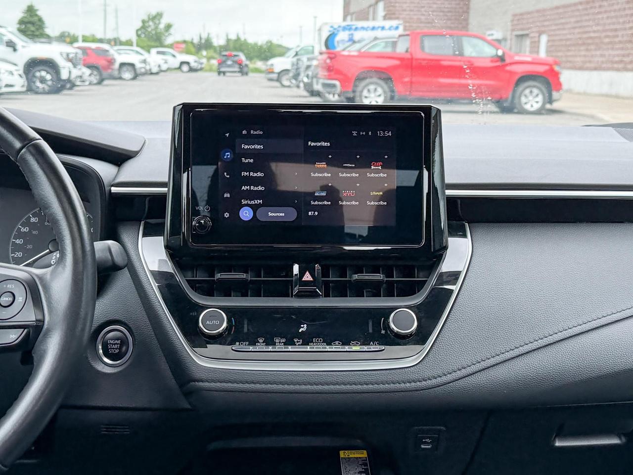2023 Toyota Corolla 2.0L 4CYL, SE UPGRADE PACKAGE - 18" BLACK ALLOY RIMS, SUNROOF, HEATED LEATHER WRAPPED STEERING WHEEL Photo