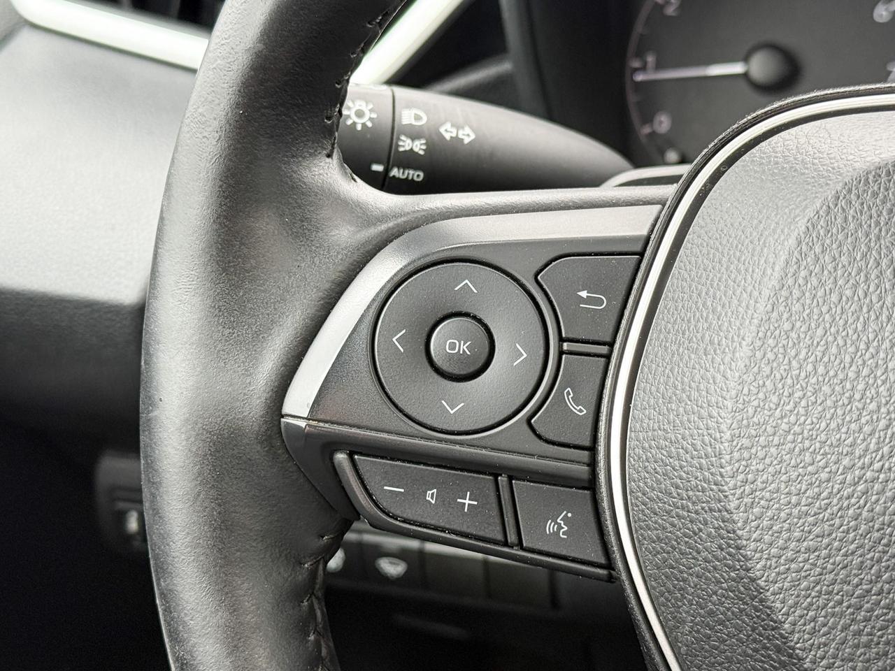 2023 Toyota Corolla 2.0L 4CYL, SE UPGRADE PACKAGE - 18" BLACK ALLOY RIMS, SUNROOF, HEATED LEATHER WRAPPED STEERING WHEEL Photo