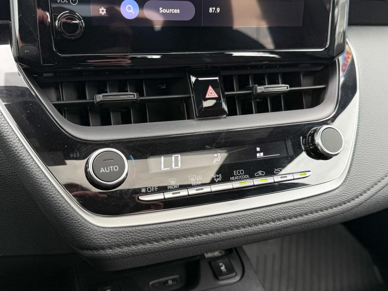 2023 Toyota Corolla 2.0L 4CYL, SE UPGRADE PACKAGE - 18" BLACK ALLOY RIMS, SUNROOF, HEATED LEATHER WRAPPED STEERING WHEEL Photo