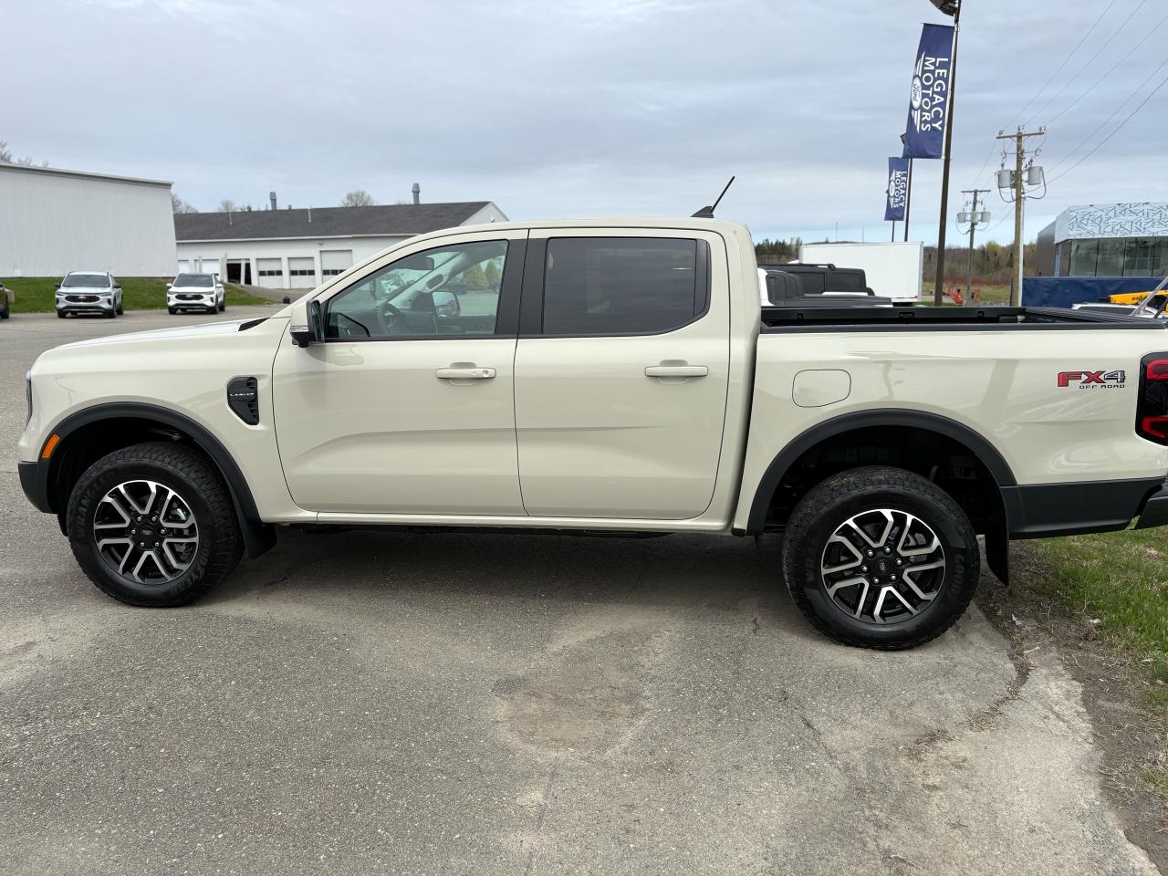2025 Ford Ranger LARIAT® Photo1