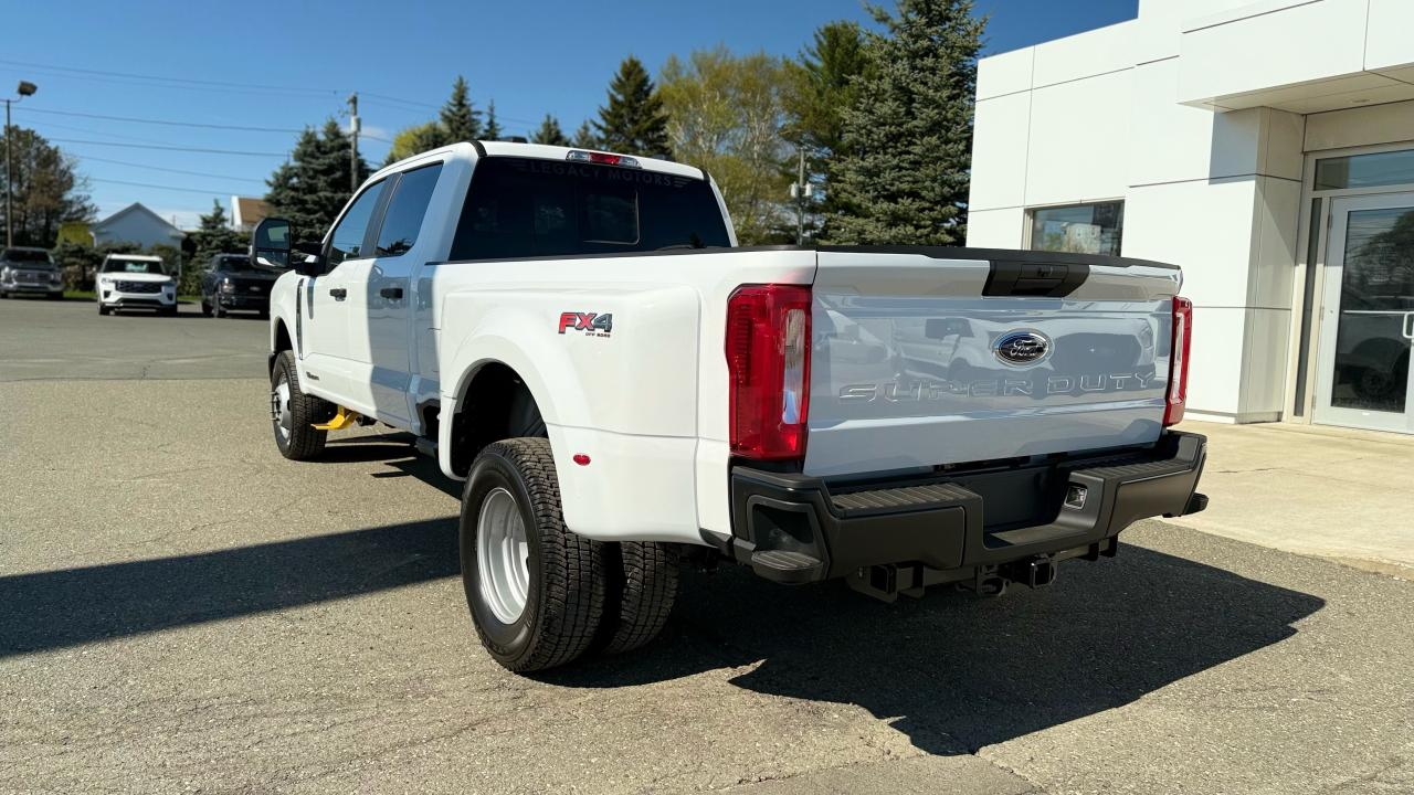2025 Ford SUPERDUTY F-350® XL Photo