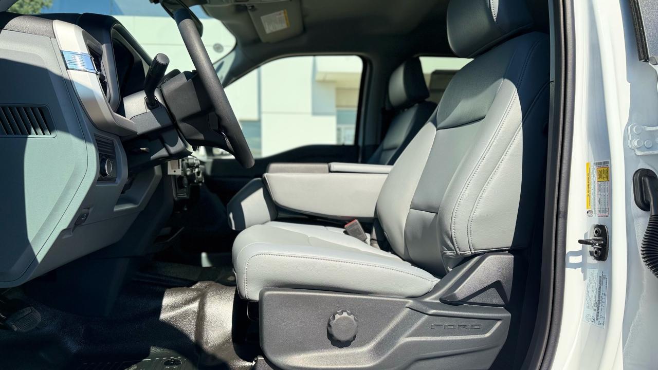 2025 Ford SUPERDUTY F-350® XL Photo5
