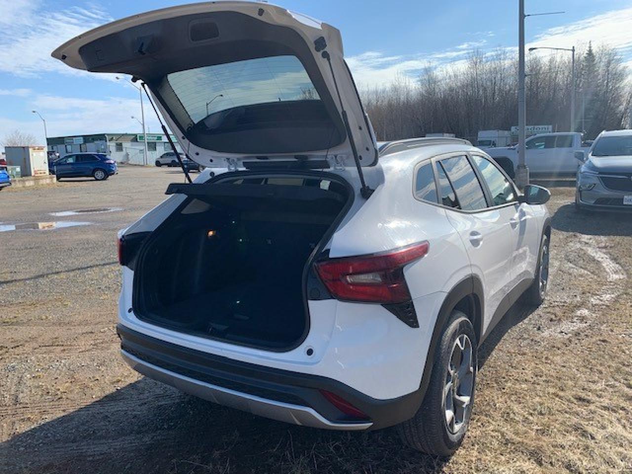 2024 Chevrolet Trax LT - Photo #4