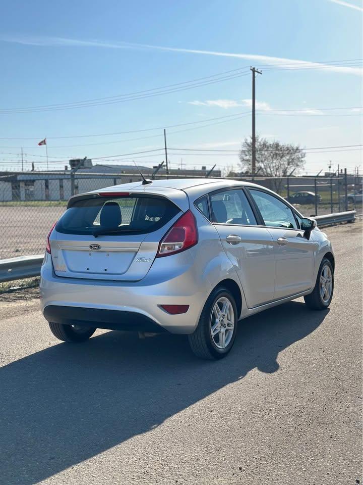 2017 Ford Fiesta SE - Photo #5
