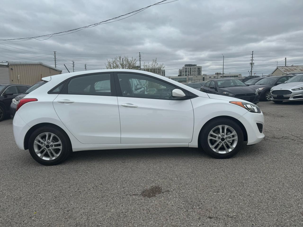 2016 Hyundai Elantra GT GL - Photo #4