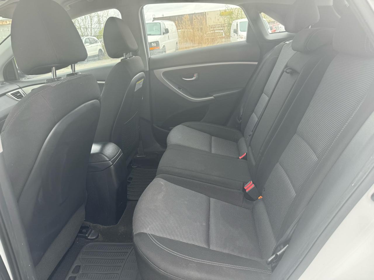 2016 Hyundai Elantra GT GL - Photo #11