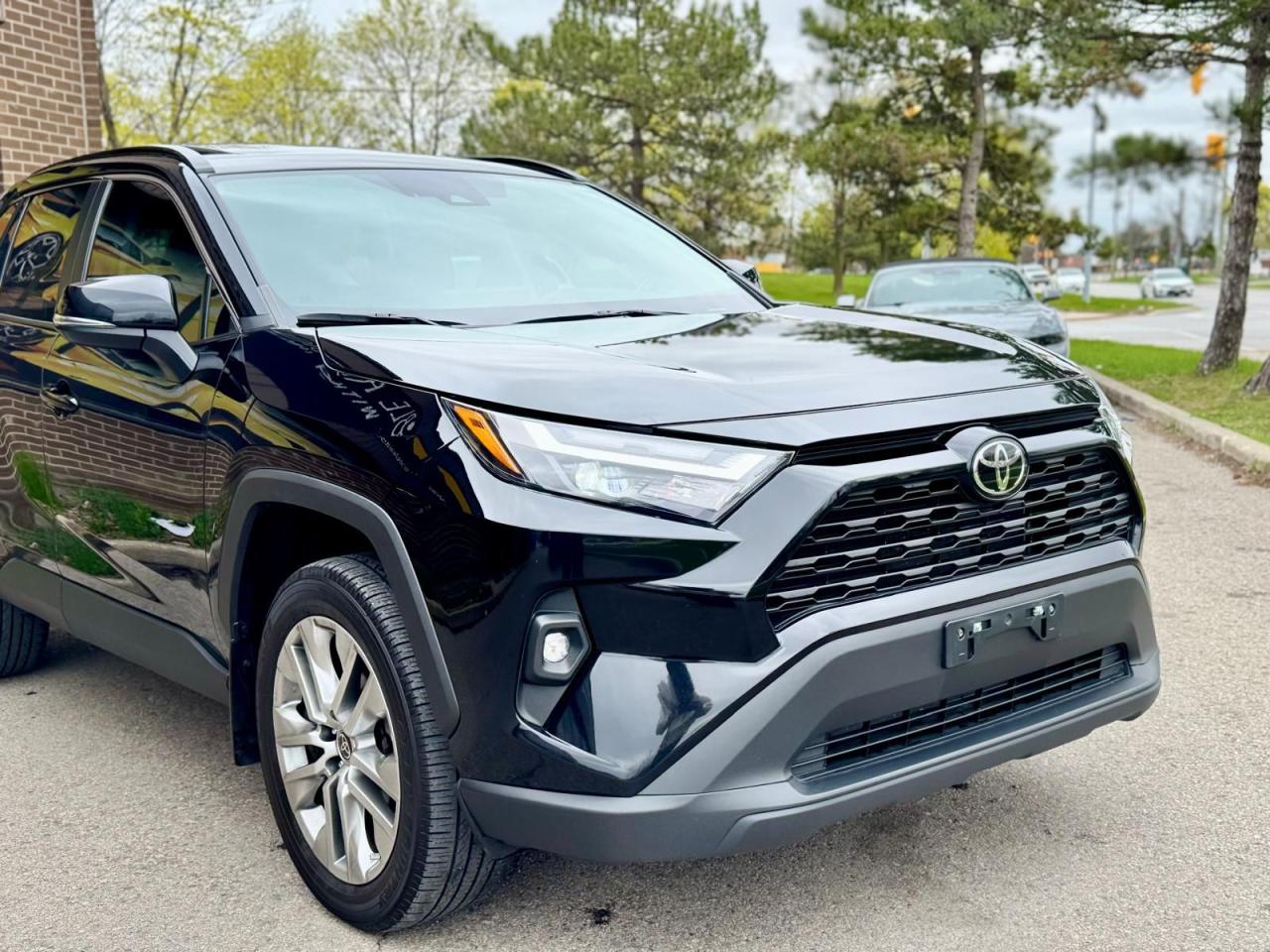 2023 Toyota RAV4 XLE Photo3