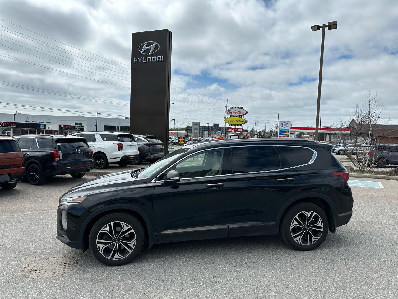2020 Hyundai Santa Fe Ultimate Photo3