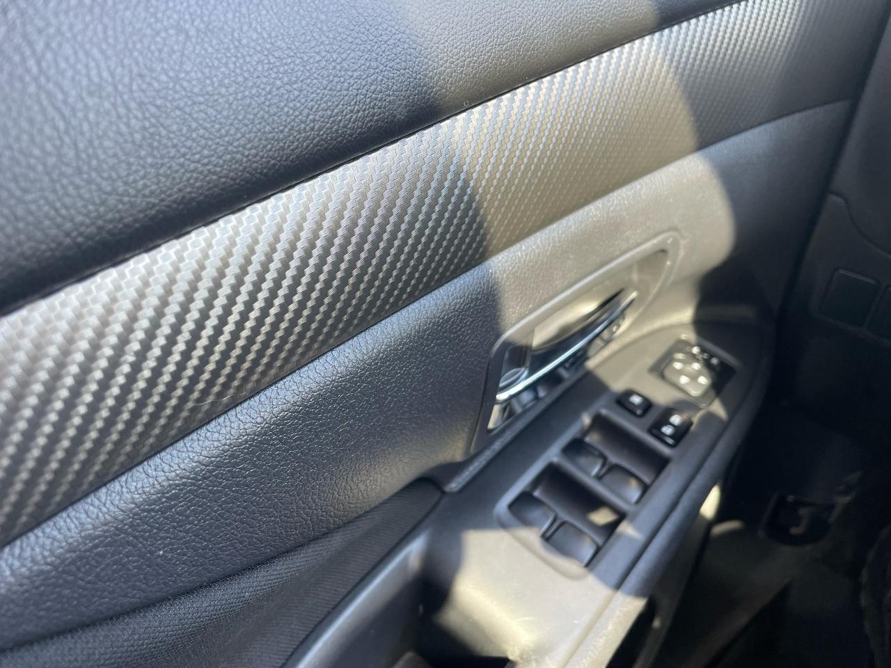 2014 Mitsubishi Outlander SE - Photo #16