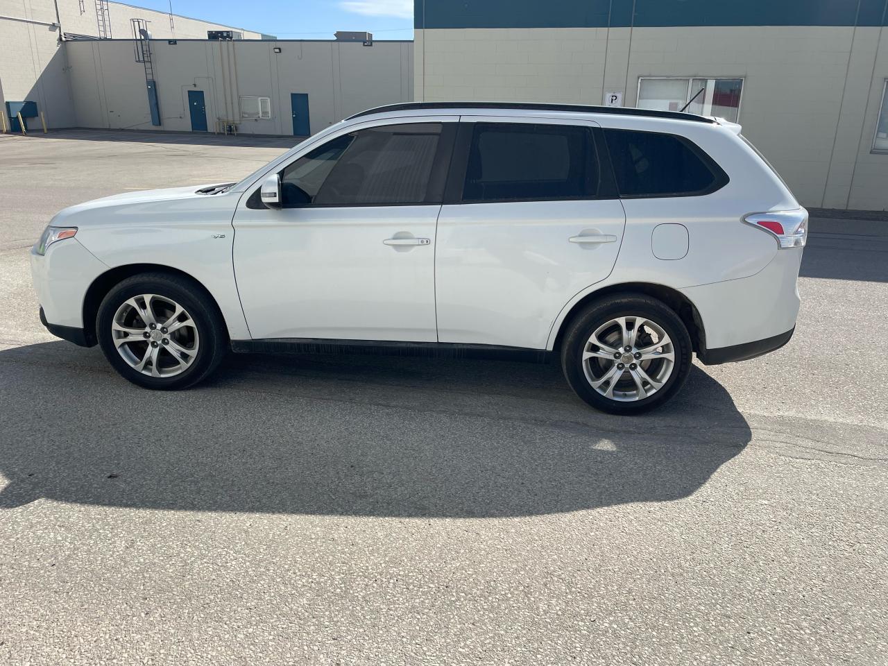 2014 Mitsubishi Outlander SE - Photo #8