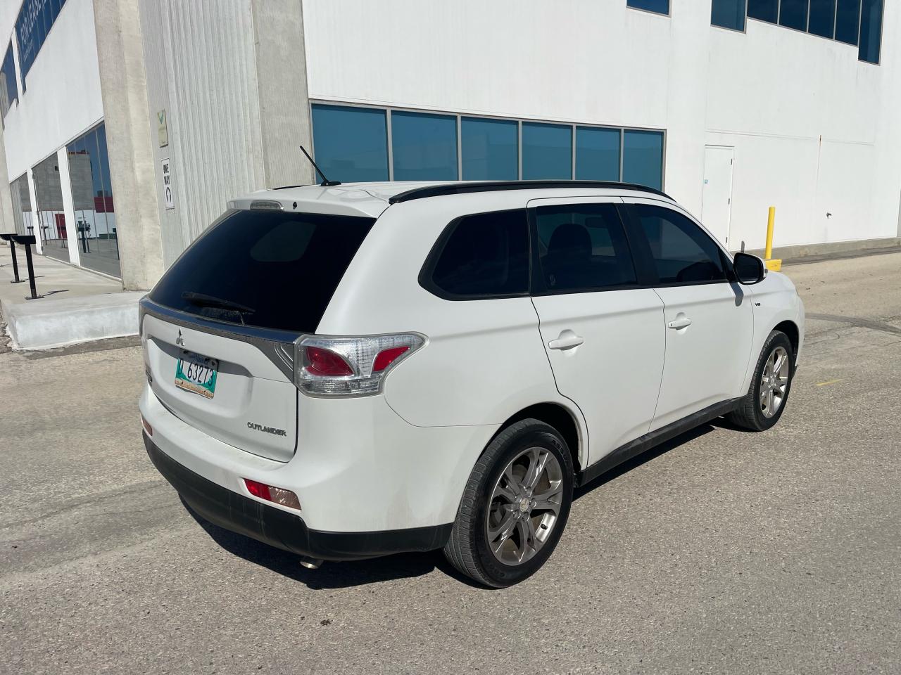 2014 Mitsubishi Outlander SE - Photo #5