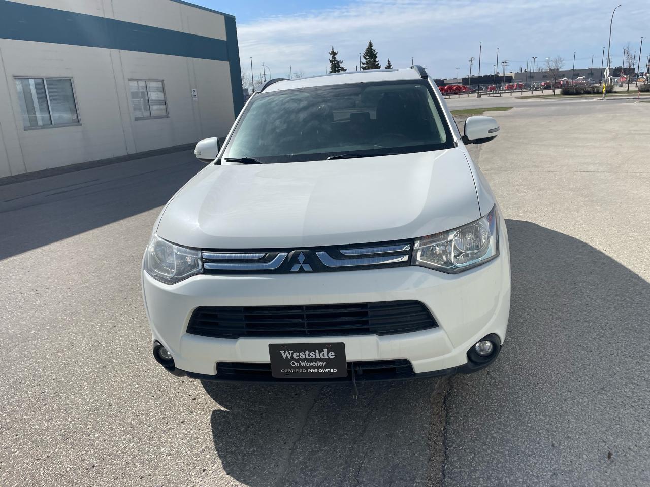 2014 Mitsubishi Outlander SE - Photo #2