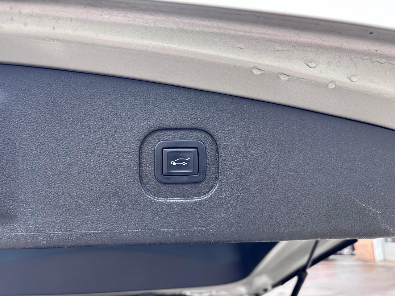 2015 GMC Terrain LOADED ONE OWNER TONS OF SERVICE LOW KMS! - Photo #11