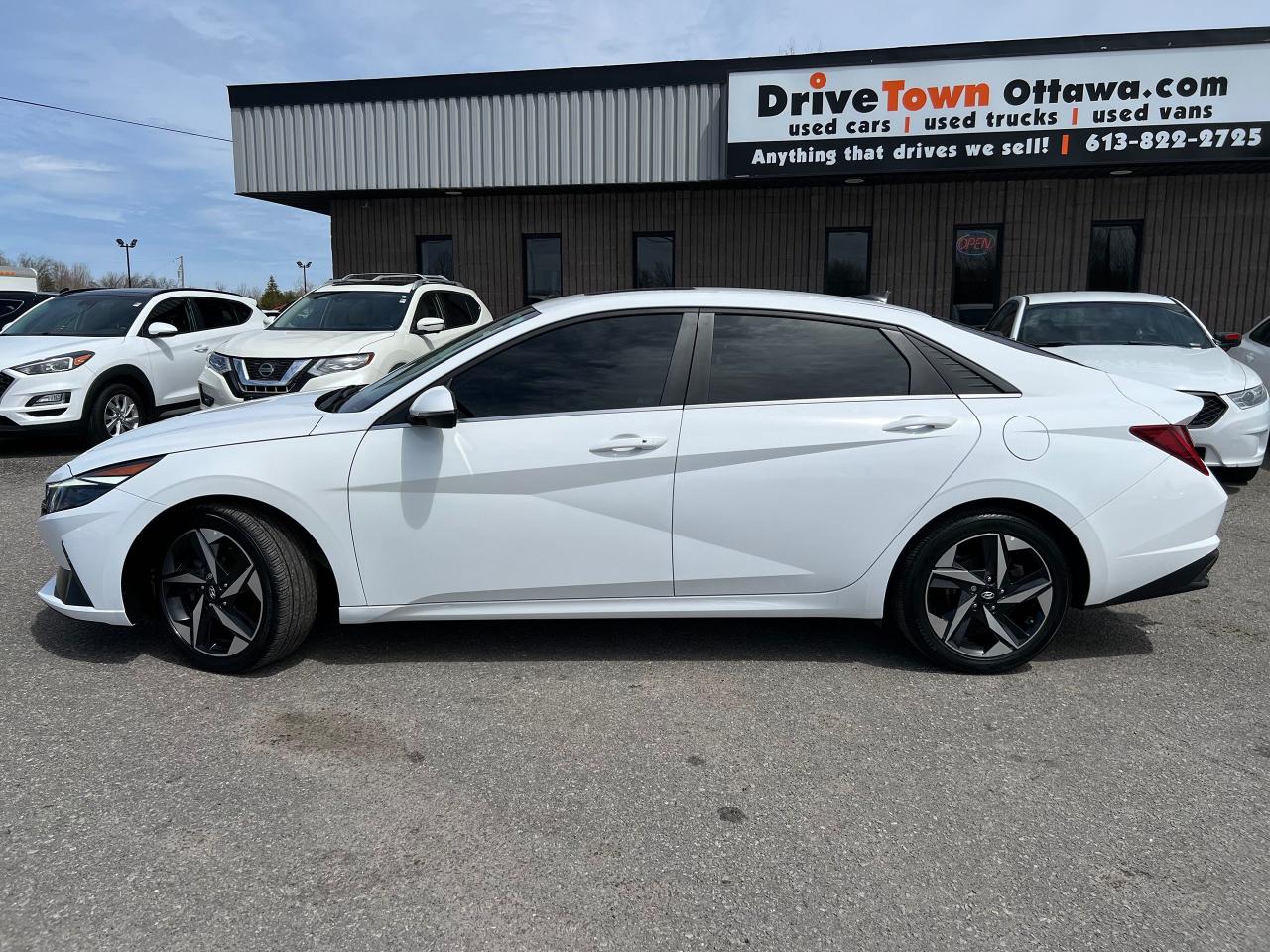 2022 Hyundai Elantra Ultimate Tech - Photo #2