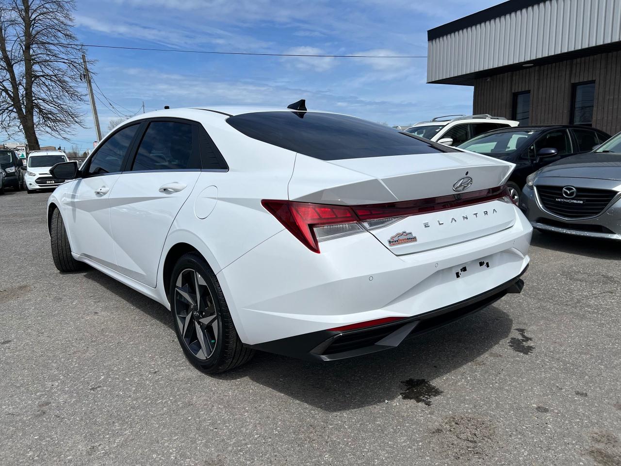 2022 Hyundai Elantra Ultimate Tech - Photo #3