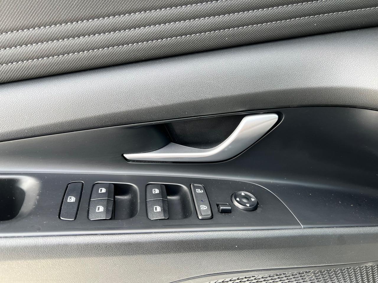 2022 Hyundai Elantra Ultimate Tech - Photo #9