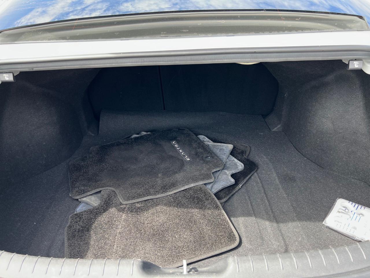 2022 Hyundai Elantra Ultimate Tech - Photo #23