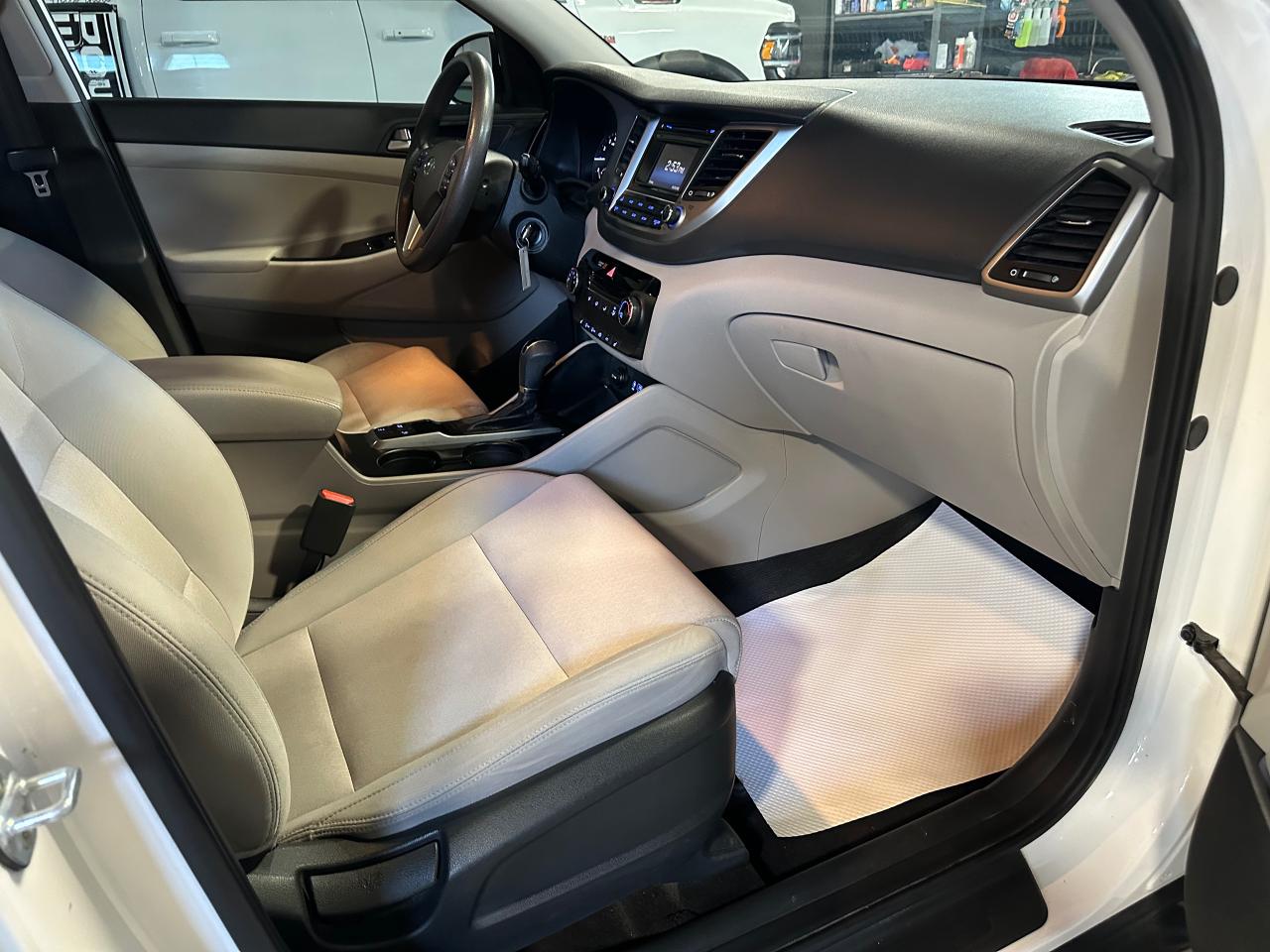 2017 Hyundai Tucson SE | NO ACCIDENTS | HEATED SEATS | 4X4 - Photo #6