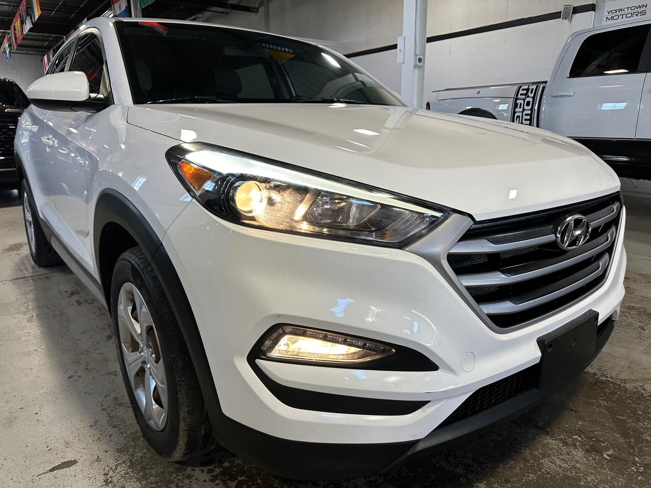 2017 Hyundai Tucson SE | NO ACCIDENTS | HEATED SEATS | 4X4 - Photo #3