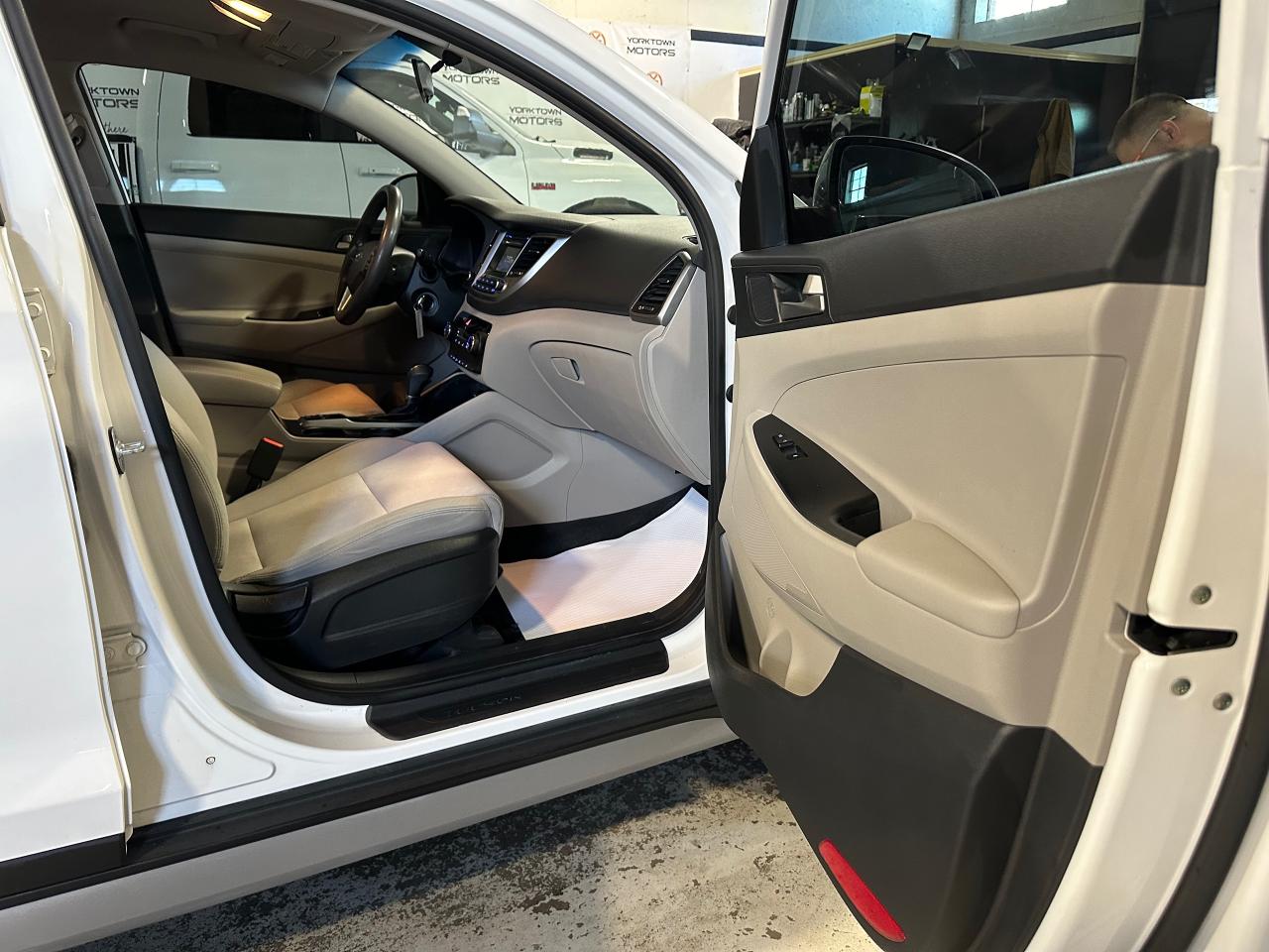 2017 Hyundai Tucson SE | NO ACCIDENTS | HEATED SEATS | 4X4 - Photo #5