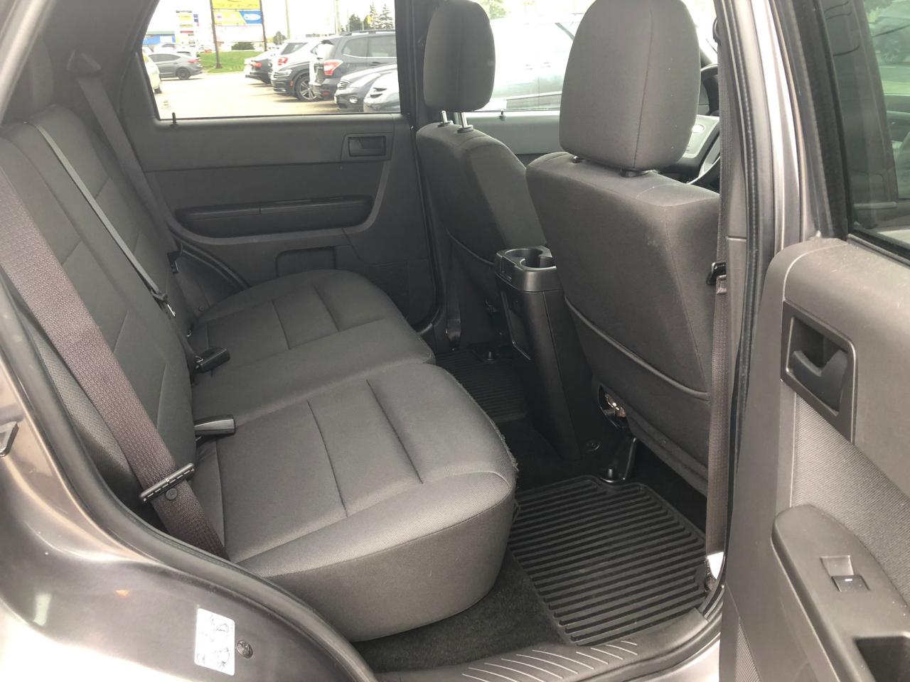 2012 Ford Escape XLT CERTIFIED WITH 3 YEARS WARRANTY INCLUDED . - Photo #9