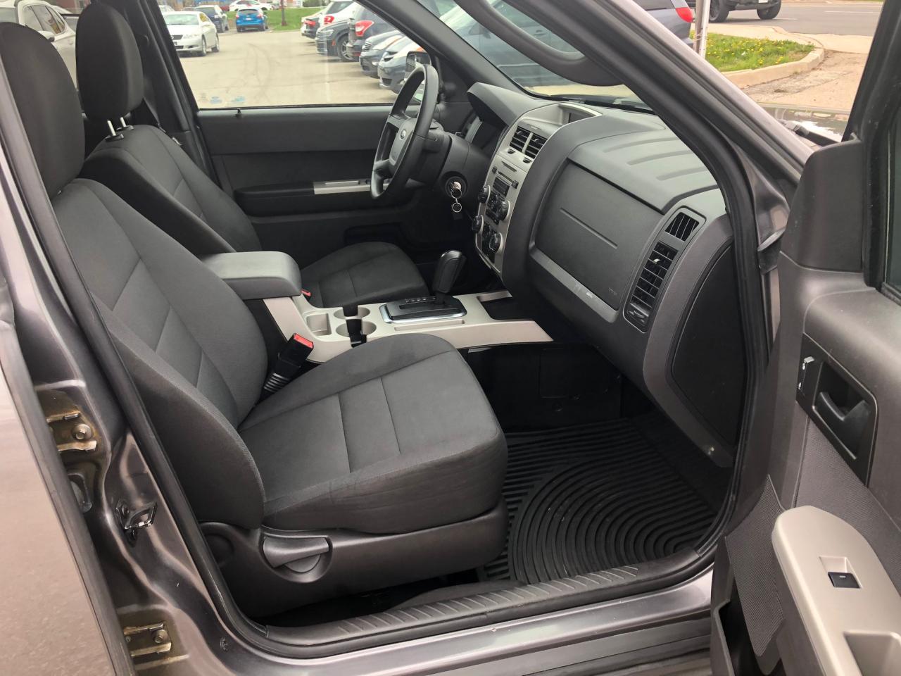 2012 Ford Escape XLT CERTIFIED WITH 3 YEARS WARRANTY INCLUDED . - Photo #8