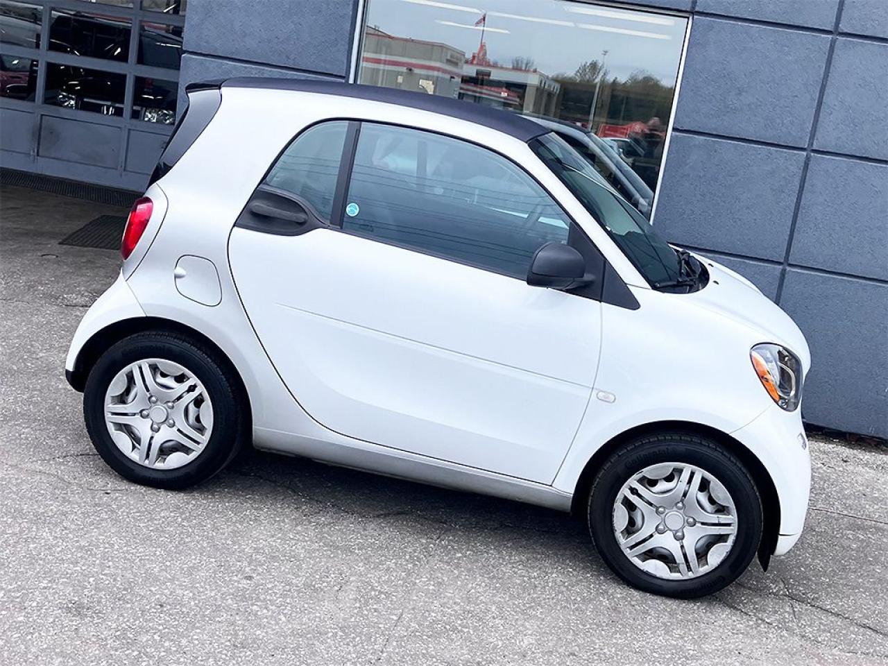 Used 2016 Smart fortwo NAVIGATION | BLUETOOTH | LEATHER | HEATED SEATS for sale in Toronto, ON