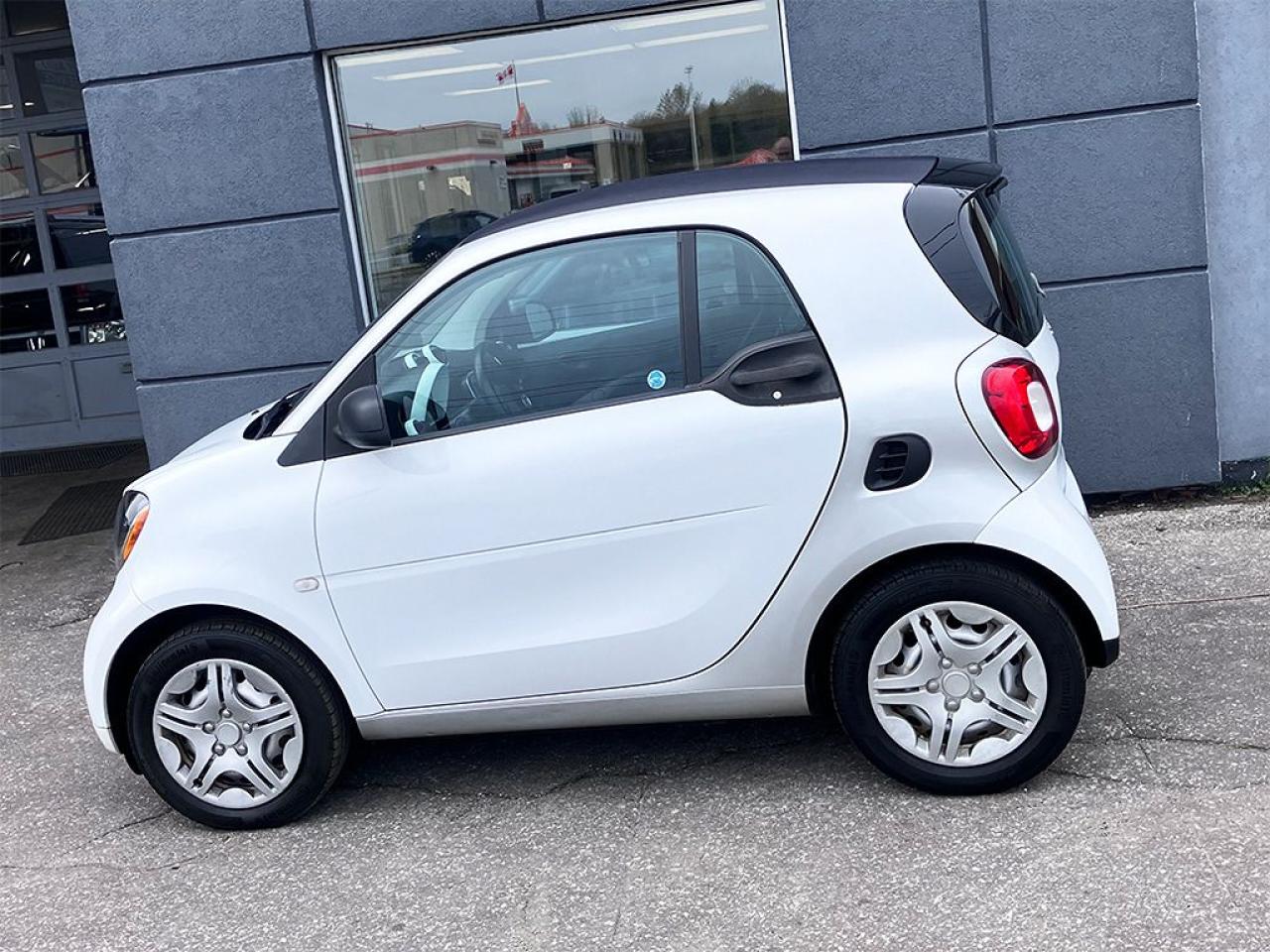 2016 Smart fortwo NAVIGATION | BLUETOOTH | LEATHER | HEATED SEATS - Photo #6