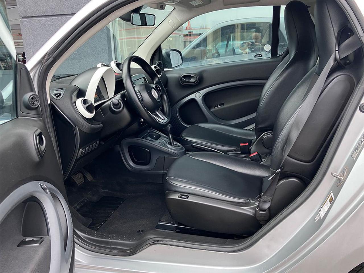 2016 Smart fortwo NAVIGATION | BLUETOOTH | LEATHER | HEATED SEATS - Photo #8