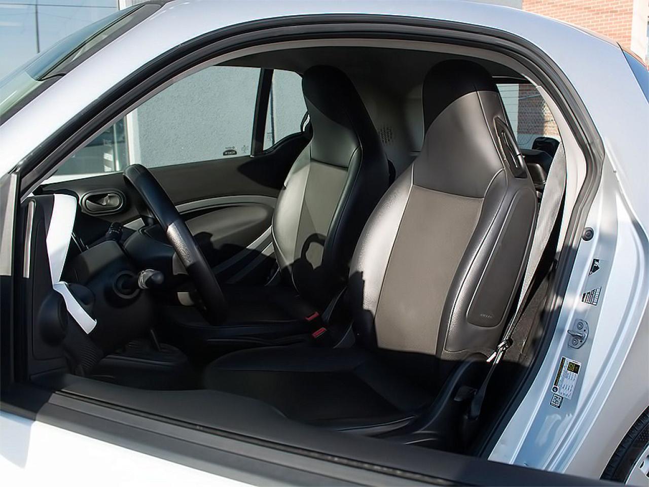 2016 Smart fortwo NAVIGATION | BLUETOOTH | LEATHER | HEATED SEATS - Photo #9