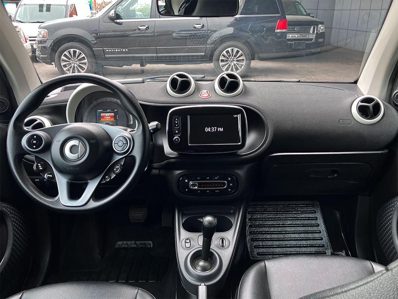 2016 Smart fortwo NAVIGATION | BLUETOOTH | LEATHER | HEATED SEATS - Photo #10