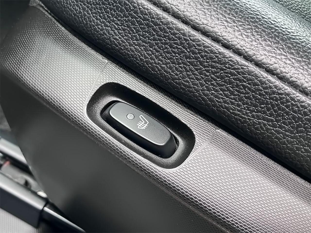 2016 Smart fortwo NAVIGATION | BLUETOOTH | LEATHER | HEATED SEATS - Photo #11