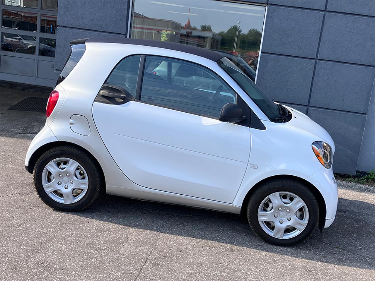 Used 2016 Smart fortwo NAVIGATION | REARCAM | BLUETOOTH | LEATHER for sale in Toronto, ON