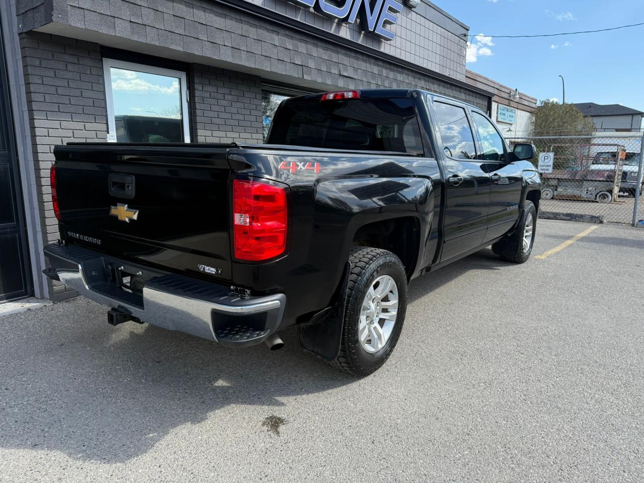 2018 Chevrolet Silverado 1500 4WD CREW CAB LT w/ LEATHER - Photo #3