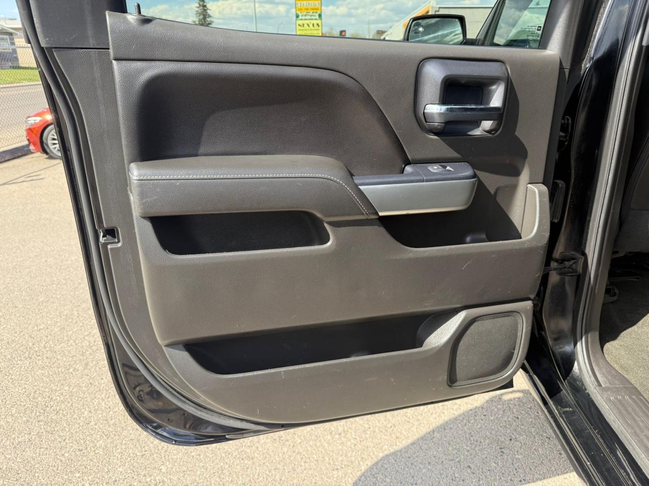 2018 Chevrolet Silverado 1500 4WD CREW CAB LT w/ LEATHER - Photo #9