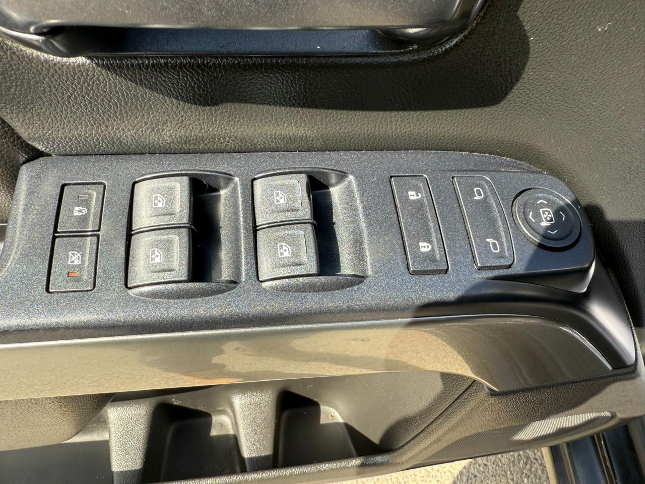 2018 Chevrolet Silverado 1500 4WD CREW CAB LT w/ LEATHER - Photo #14