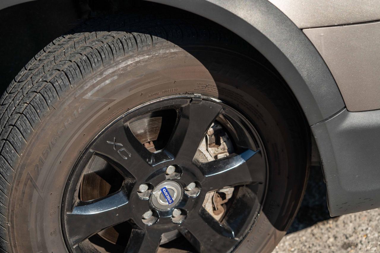 2008 Volvo XC70 3.2L AWD WAGON - Photo #2