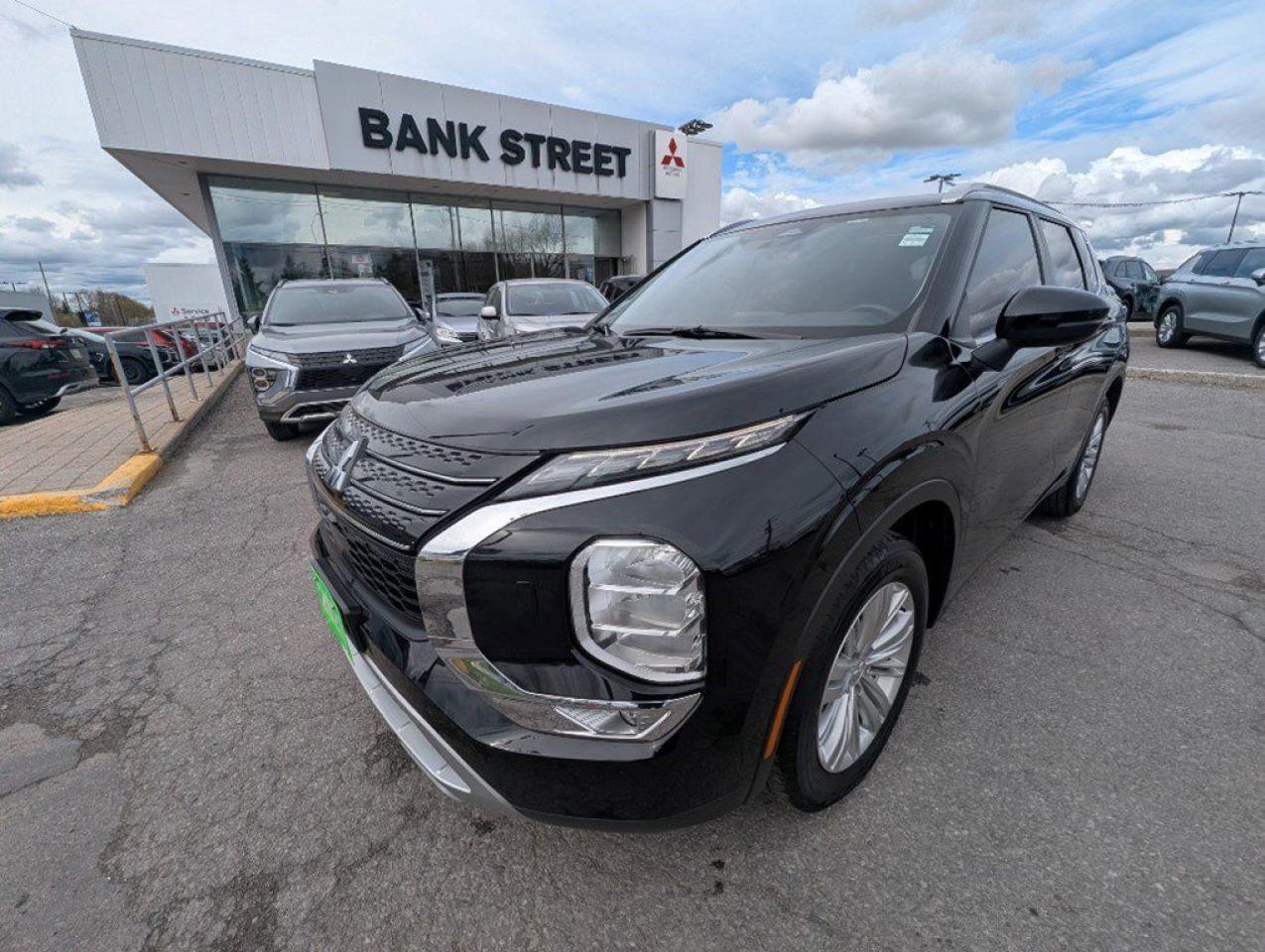 Used 2023 Mitsubishi Outlander SE S-AWC for sale in Gloucester, ON