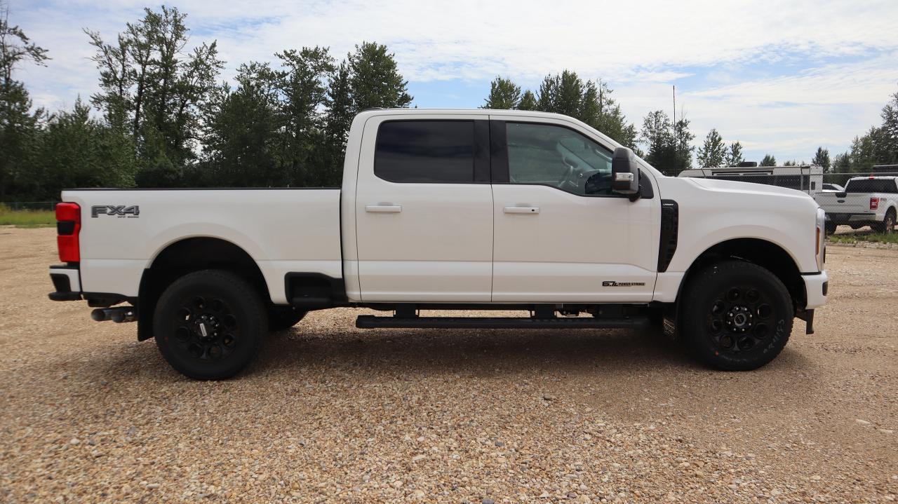 2025 Ford F-350 Super Duty SRW Lariat Photo3