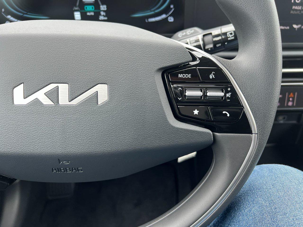 2025 Kia Niro PHEV LX Photo